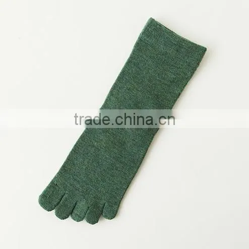 China Socks Manufacturer Custom OEM Design Woman Comfortable Yoga Toe Sox Plain Cable Knit Boot Sock photo-2