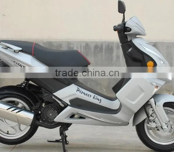 Hot Selling High Quality Beautiful Design 150cc Gas Scooter photo-2