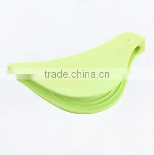 2017 New Product Bird Shaped Silicone Oven Rack Guard Grill Gloves photo-4