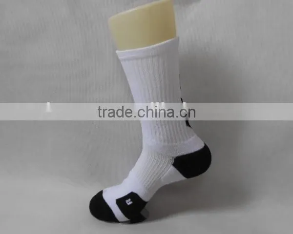 Wholesale Knitted Irregular Men Elite Custom Sports Socks photo-2