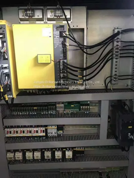 Neway VM702H Vertical Machining Center photo-2