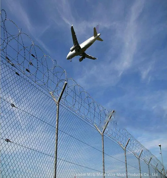 Football Field Pvc Coated Chain Link Fence With Good Quality photo-4