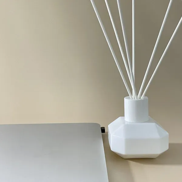 Wholesale Flameless Aroma 50ml Flower Glass Reed Diffuser Square Bottle 100ml Square Reed Diffuser With Wooden Bamboo Lids photo-2