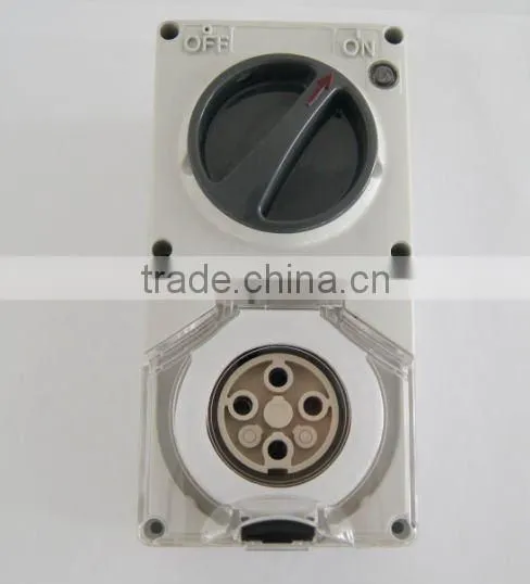 Switched socket