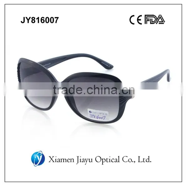 New Square Frame Fashion Sunglasses for Women photo-3