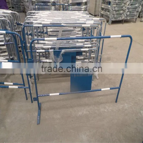 Haotian Red Powder Coated Metal Steel Tube Crowd Control Barriers With Reflective Tape photo-6