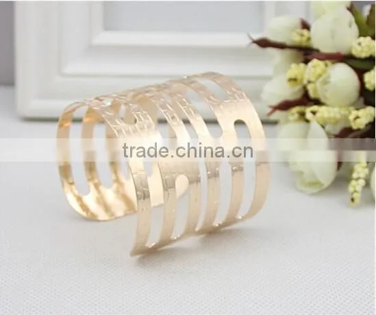 Fashion Iron Gold Hollow Bangle Cuff Bracelet for Women photo-3