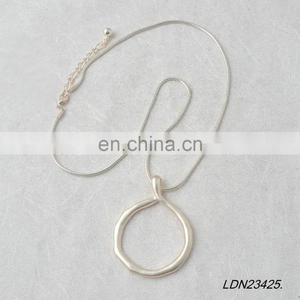 Simple Circle With Pole-chain Worn Silver Necklace photo-3