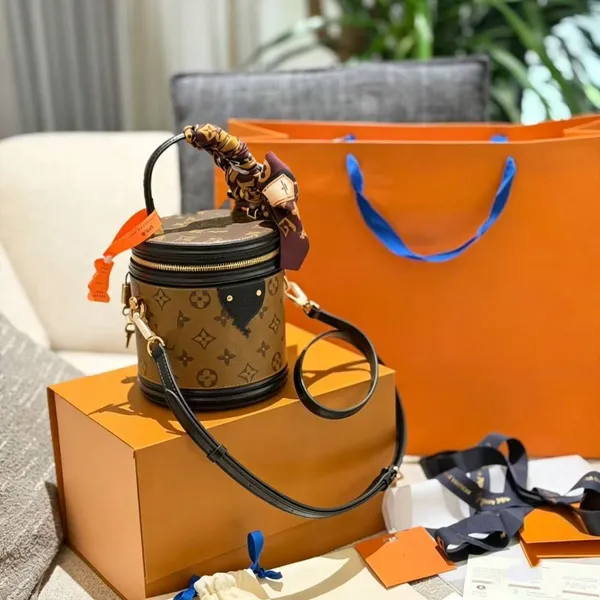 Fashionable Lady's Shoulder Bag, Bucket Bag With Old-style Pattern, Crossbody Bag