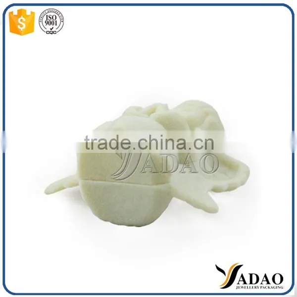 China Factory Fashion Customized Flocking Plastic Jewelry Package Box photo-3