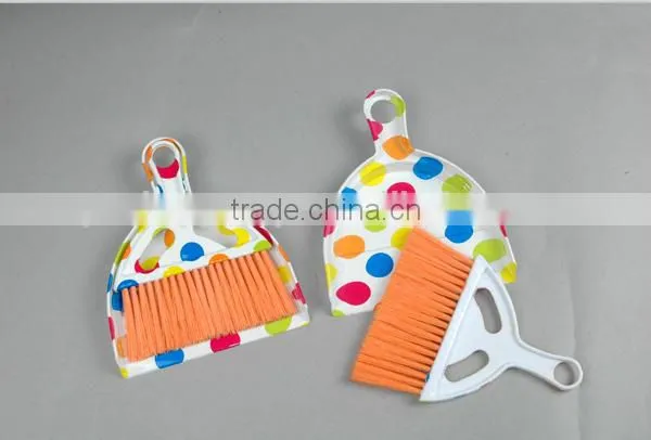 Printed Plastic Dustpan and Brush Set for Table photo-4