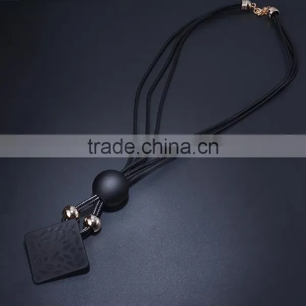 Rubber Rhombus Pendant Necklace Large Rubber Bead Pendant Wax Cord Necklace Simple Geometric Necklace for Autumn Garment photo-2