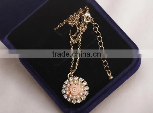 Sexy Women Jewelry High Quality Diamond Necklace With Flower Pendant Single Necklace photo-4