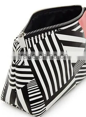 Factory Essentials Eye-catching Makeup Bag With Contrast Trim photo-3