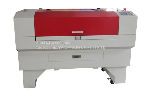 Изготовитель из Jinan. Лазерный граверно-резак 6090 с лазерной трубкой мощностью 80 Вт.