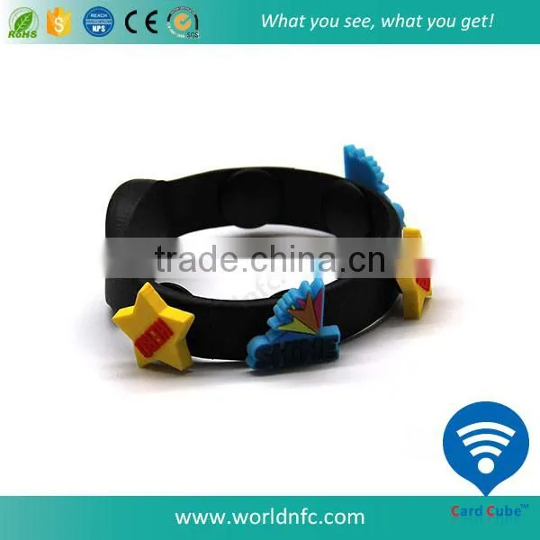 New Fastion PVC Cheap Custom Wristband photo-2