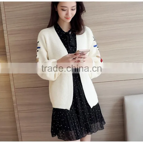 Fall Ladies Loose Embroidery Sweater Coat Green Bishop Sleeve Knit Short Sweater photo-2