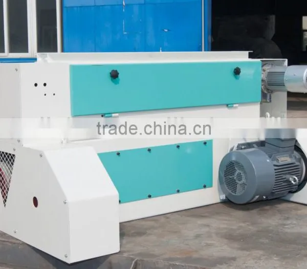 Animal Feed Crushing Machine With Triple Roller photo-2