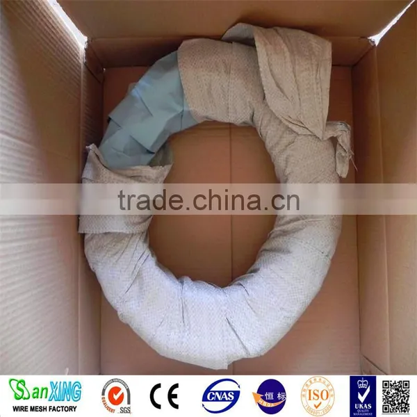 China Factory High Quality Hot Dipped Galvanized Razor Barbed Wire photo-2