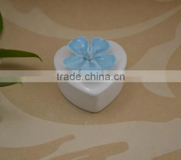 Factory Direct Small Ceramic Jewel Box With Flower Shape Design photo-3