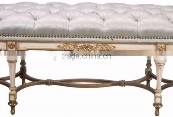 Classic Elegant European Style Antique White Tufted Chaise Lounge with Golden Floral Decorations BF12-04264d