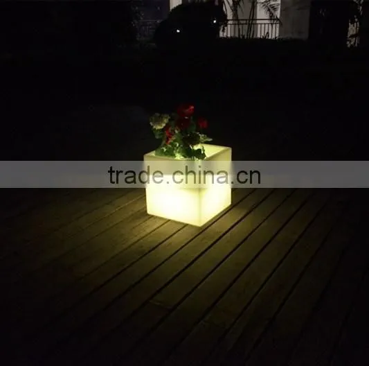 CE, RoSH Certificated Decorative Colorful Flowet Planter in Square Shape for Gardon photo-3