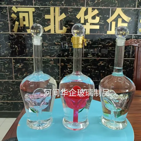 China factory Direct Hand Blown Glass Liquor Bottle with Rose Inside, 500ml Custom Logo Empty Spirit Bottle for Whiskey & Luxury Packaging