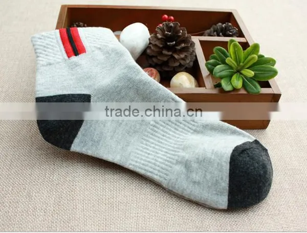 2016 Wholesale Men Cotton Basketball Sports Socks photo-4