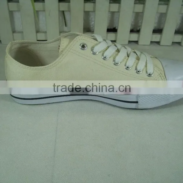 Cheapest Vulcanized Canvas Shoe/Classic Shoes /Football Shoe photo-2