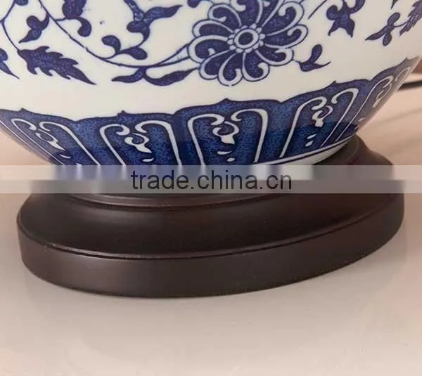 Hot Sales Chinese Blue and White Table Lamp photo-3