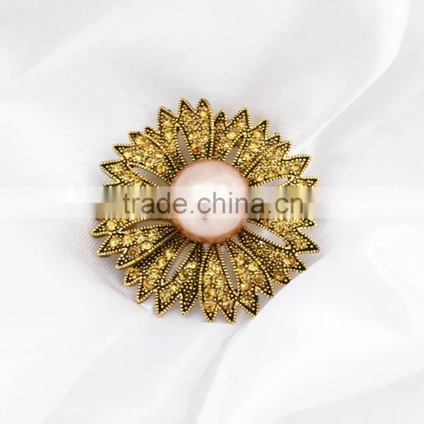 2015 Wholesale Cheap Gold Plating Fashion Brooch Pearl Diamond Gold Flower Brooch photo-4