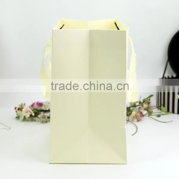 Chinese Factories Wholesale Custom Fashion Beautiful Glossy Paper Shopping Bags, Cheap White Paper Bag photo-3