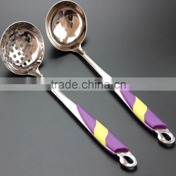2015 HighQuality Kitchen Tools With Plastic Color Handle Kitchen Tools/Hot Pot Spoon/strainer Customizable LOGO 1PCS S26