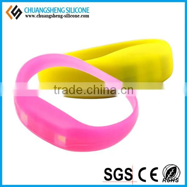 Factory Price Fashion LED Silicone Wrist Bracelet photo-3