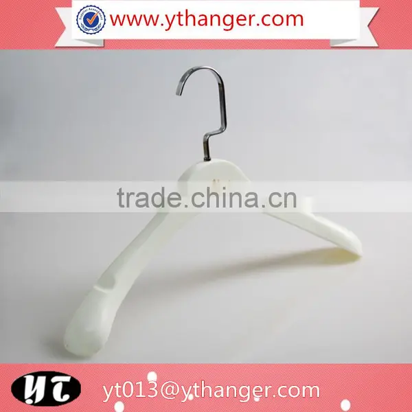 CY-647 New Premium Luxury Plastic Cloth Hanger White Plastic Hanger With Notch Supplier's Choice photo-4