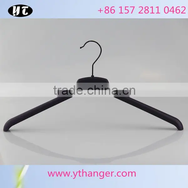 Antislip Surface Good Quality Plastic Rubber Hanger for Men photo-3