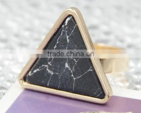 Black and White Triangle Turquoise Alloy Ring photo-2