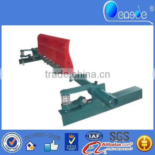 Solvent urethane scraper with handle