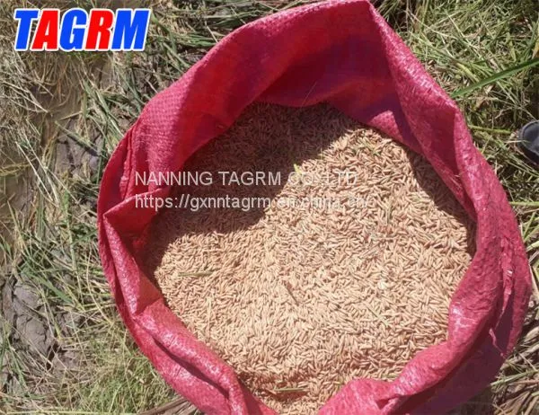 Cheapest Price and Good Quality Mini Paddy Rice Combine Harvester / Rice Reaper Working in Wet Field photo-2