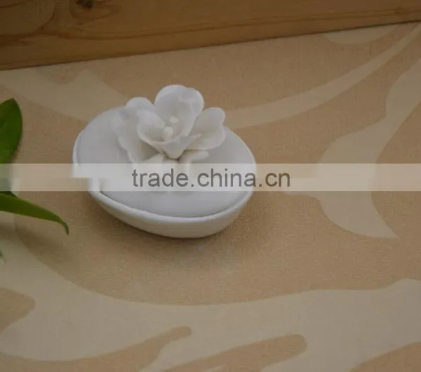Hand Made White Porcelain Trinket Box With Flower Shape Design photo-5