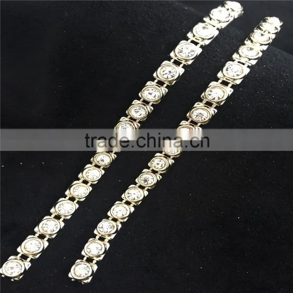 Gold Plastic Acrylic Crystals Rhinestone Chain Wholesale photo-3