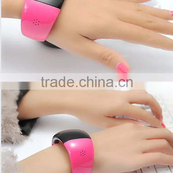 2014 Best Bluetooth Vibration Bracelet With Speaker Mic Time Caller ID Display for Mobile Phone photo-4
