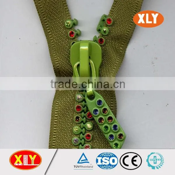 High Quality Single Row Colorful Diamond Custom Puller Rhinestone Zipper photo-2