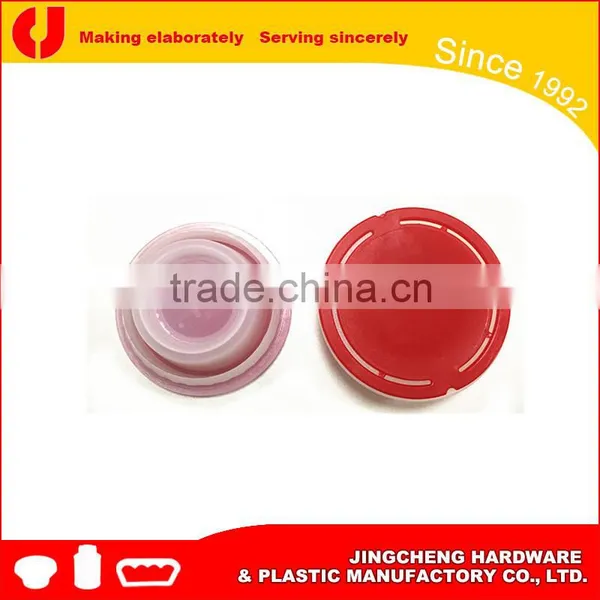 56mm Plastic Screw Cap / Plastic Spout / Twist off Cap for Brake Fluid Manufacture China photo-3