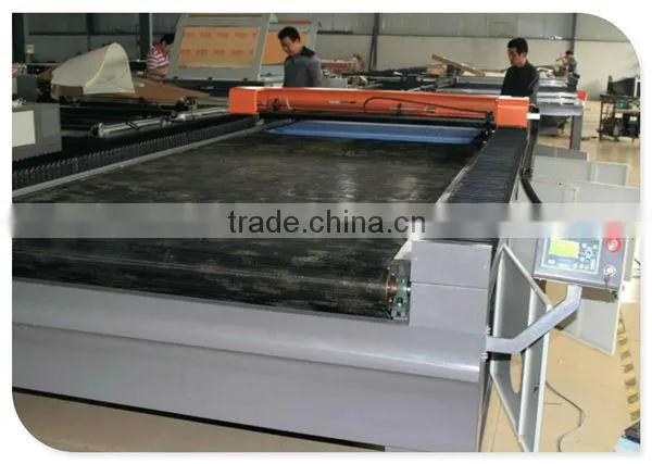 SM1625 Auto Feeding Denim Jeans Laser Engraving Machine photo-4