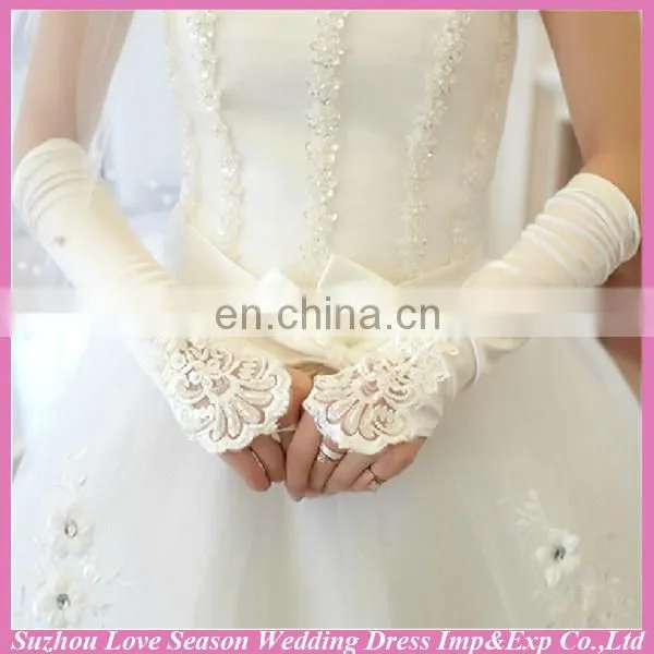 WG0002 The Most Fashionable and Graceful Wedding Gloves