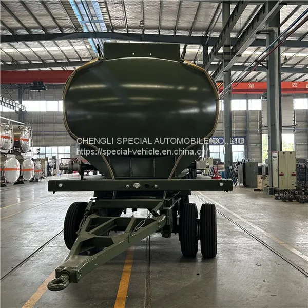 Dongfeng Sinotruk HOWO Sinotruck Factory Transport Dump Cargo Heavy Gas Diesel Fuel Oil Delivery Refueling Tank Tanker Truck photo-3