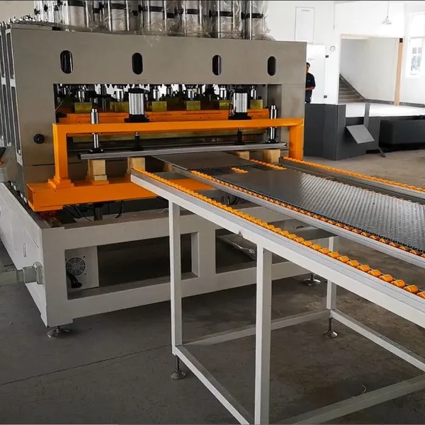 PP Coroplast Sheet Board Plate Edge Sealing Corrugated Plastic Sheet Corner Sealing Plastic Pallet Sleeve Coaming Box Welding Machine photo-3