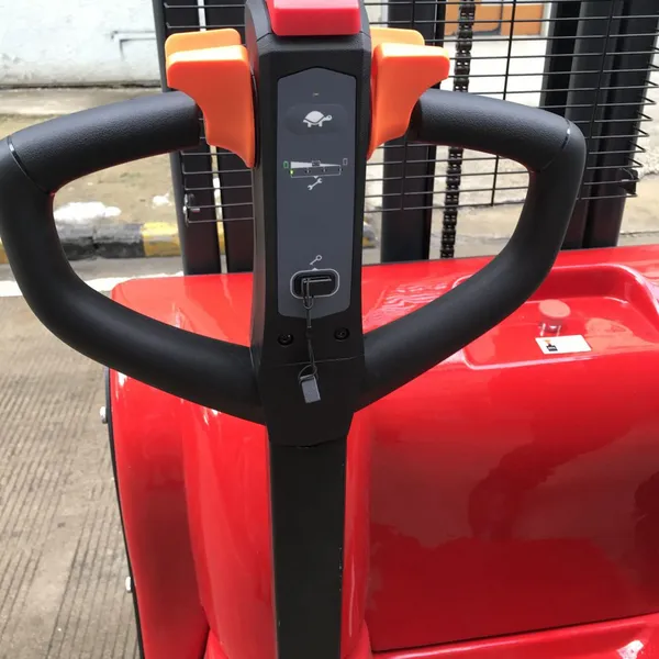 48 Volt Battery Charger 1.5ton 1500kg Electric Stacker Bais Operation Electric Pallet Stacker for Sale photo-4