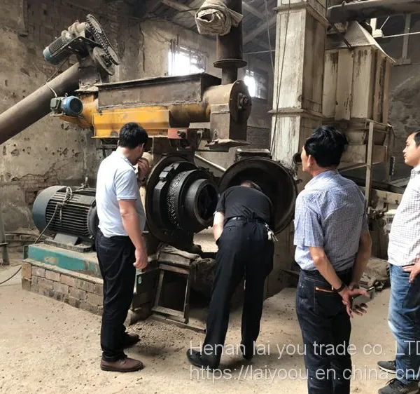 China Machine 1-5T/H Biomass Pellet Fuel Hemp Straw Wood Pellet Extruder Machine photo-4